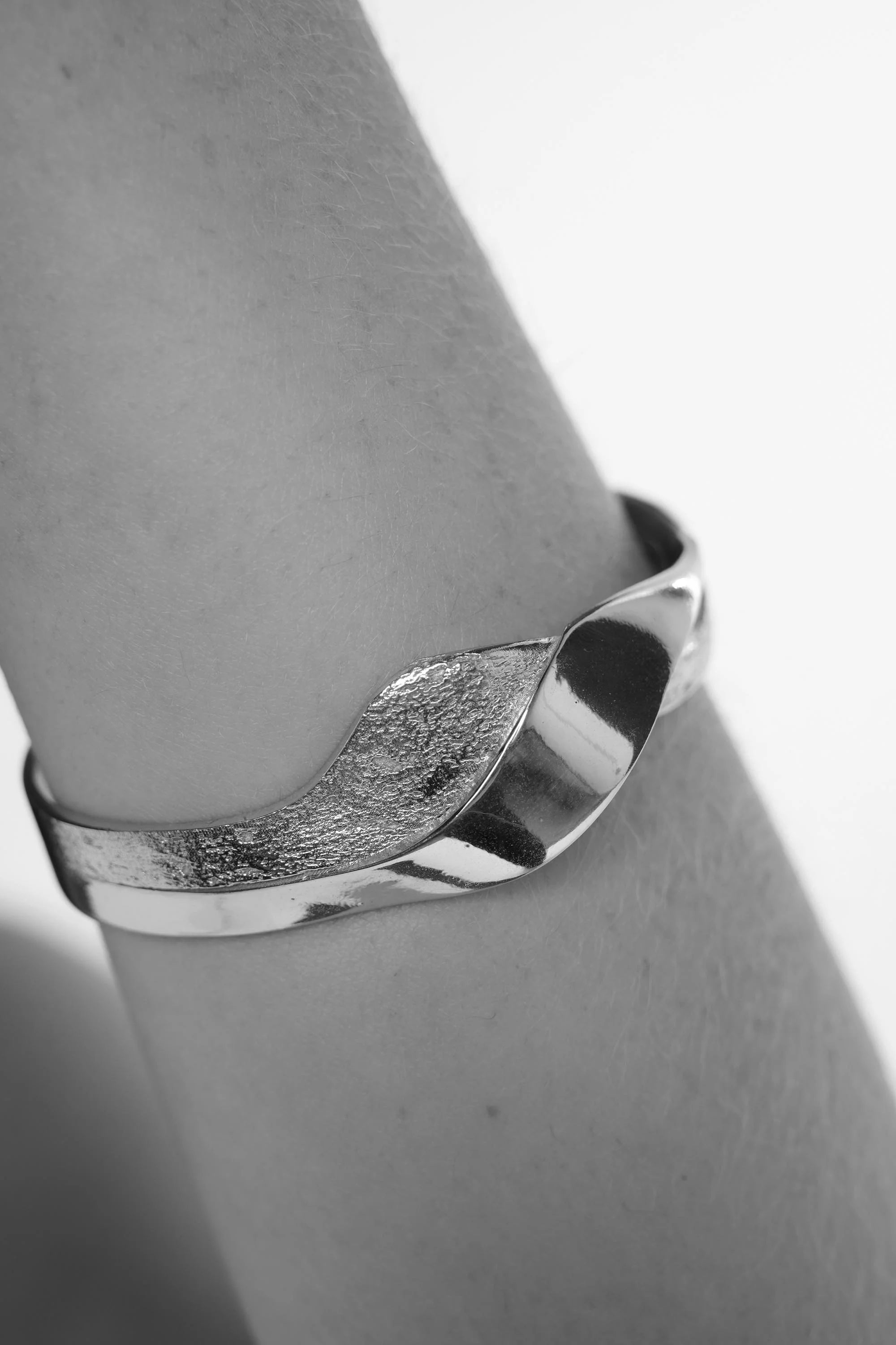 Wave Bangle - Silver