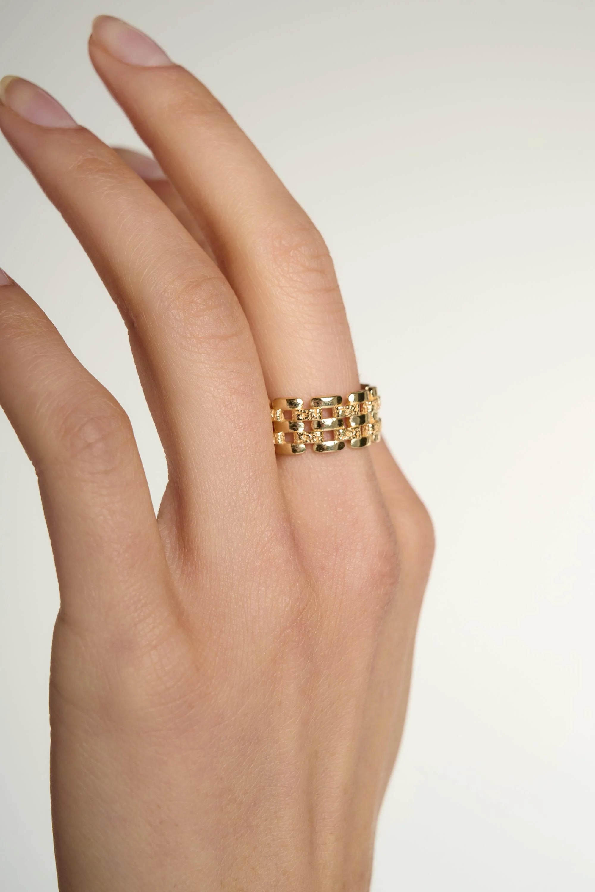 Medium Linear Ring