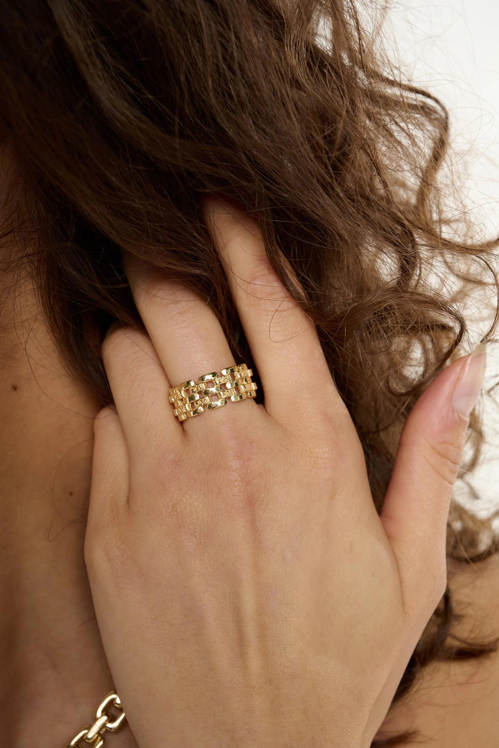 Medium Linear Ring
