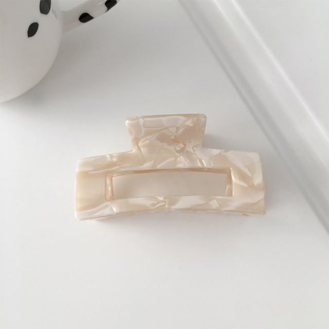 Cream Resin Claw Hair Clip