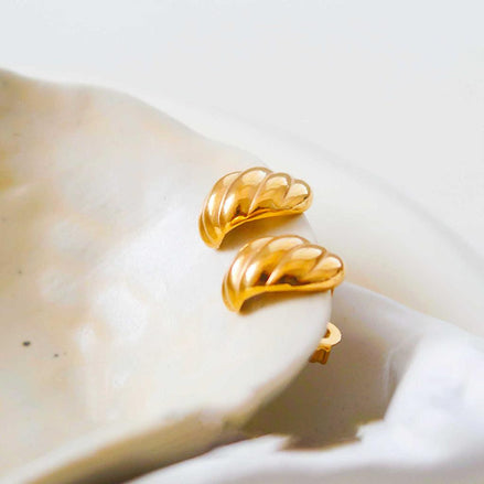 Twisted Curve Earrings in Gold