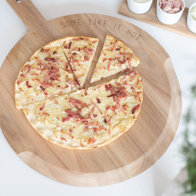 Räder - Acacia Wood Pizza &amp; Tart Serving TrayWooden Kitchen Board - Some Like it Hot